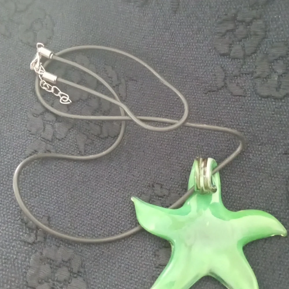 Vintage New! Stylized Green & White Glass Starfish with Faux Leather Cord 2"x2" - Picture 7 of 7